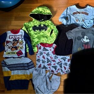 Children’s boys clothing bundle pajamas outfit sweaters 4T outfits Batman